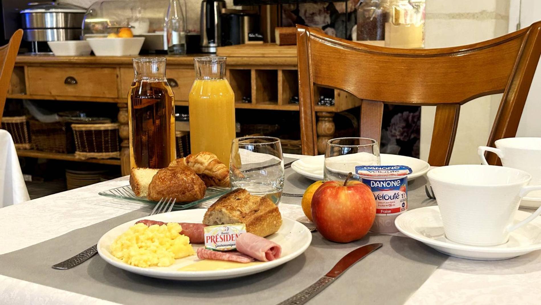 Logis Auberge Le Colombien - Hotel Et Restaurant Villandry Kültér fotó
