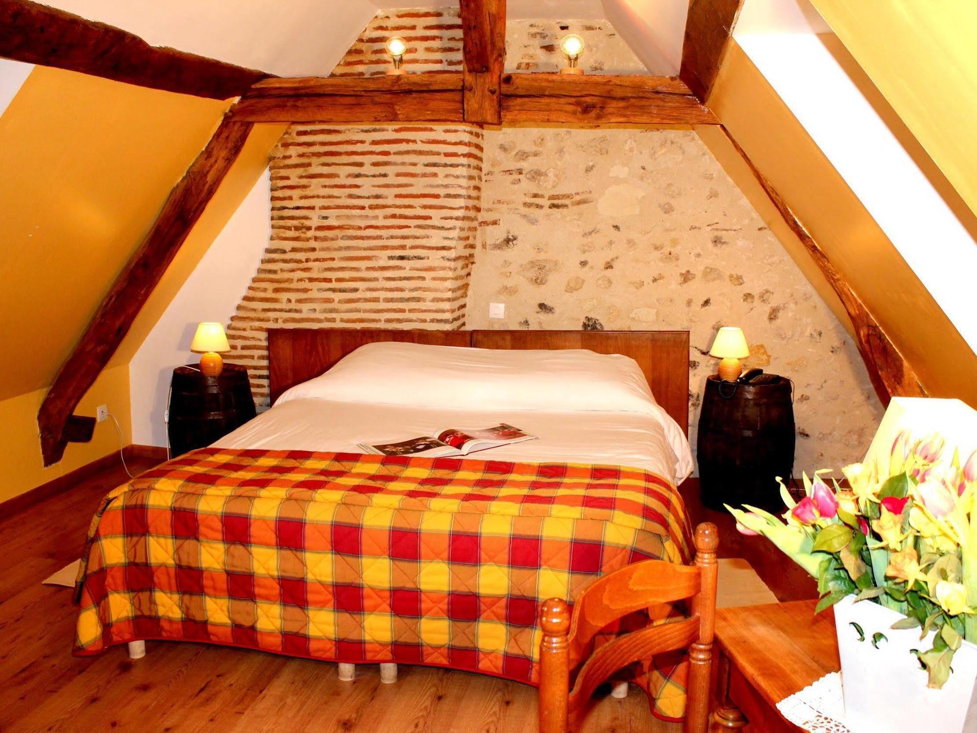 Logis Auberge Le Colombien - Hotel Et Restaurant Villandry Kültér fotó