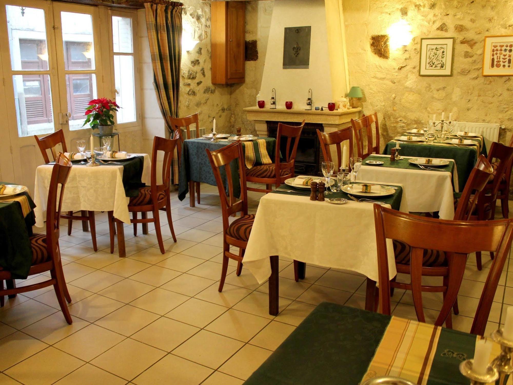 Logis Auberge Le Colombien - Hotel Et Restaurant Villandry Kültér fotó