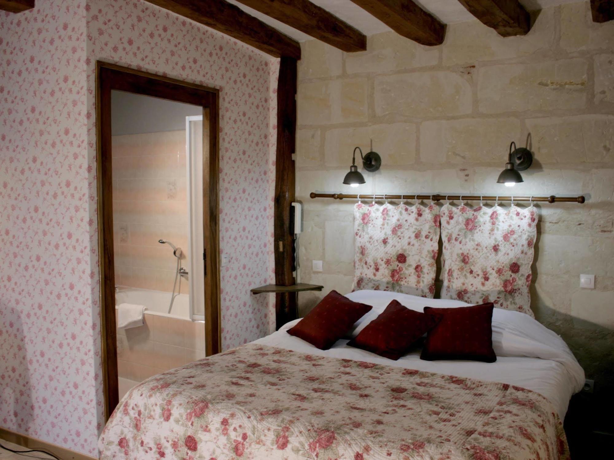 Logis Auberge Le Colombien - Hotel Et Restaurant Villandry Kültér fotó