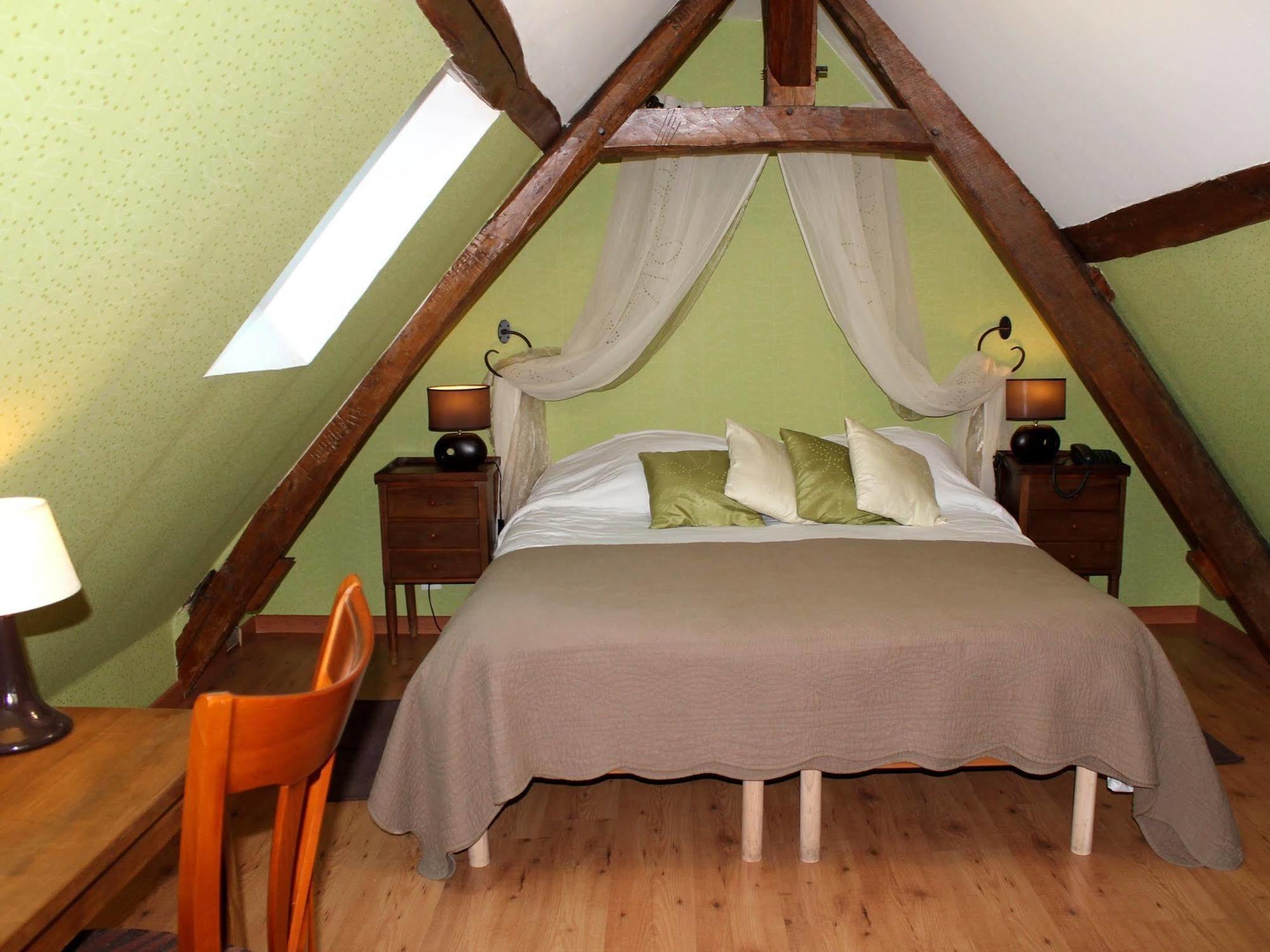 Logis Auberge Le Colombien - Hotel Et Restaurant Villandry Kültér fotó